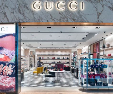 Gucci shop Heathrow Airport